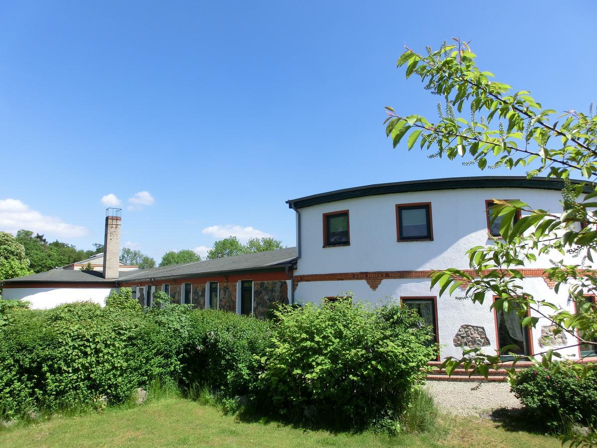 Domane Neu Gaarz Hostel Εξωτερικό φωτογραφία
